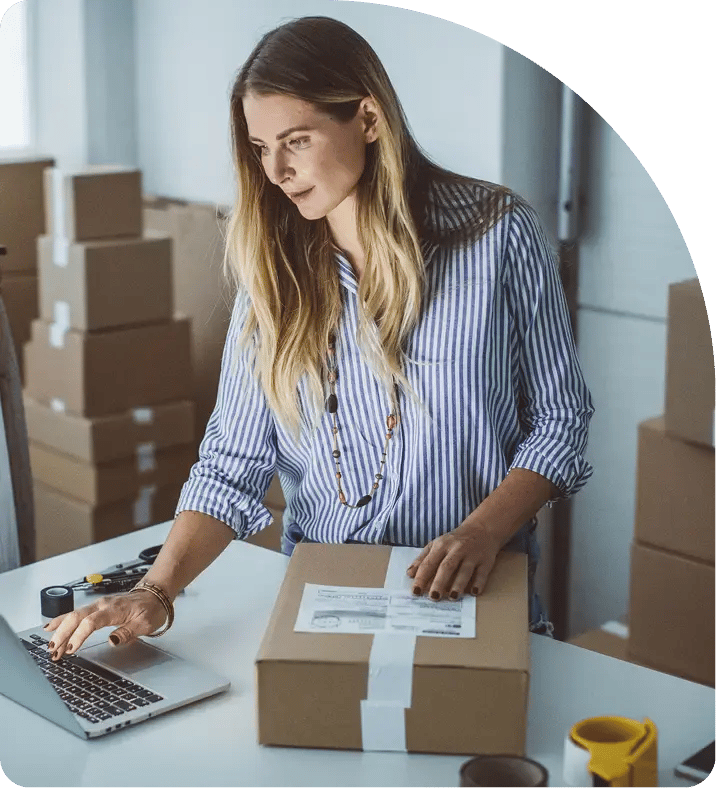Woman using online invoicing software for her business on a laptop