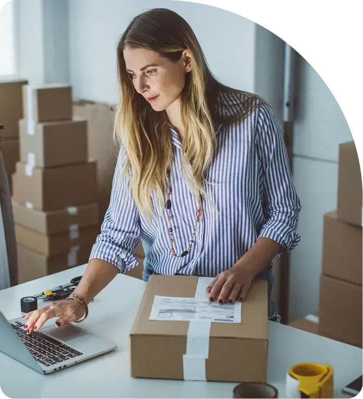 Woman using online invoicing software for her business on a laptop