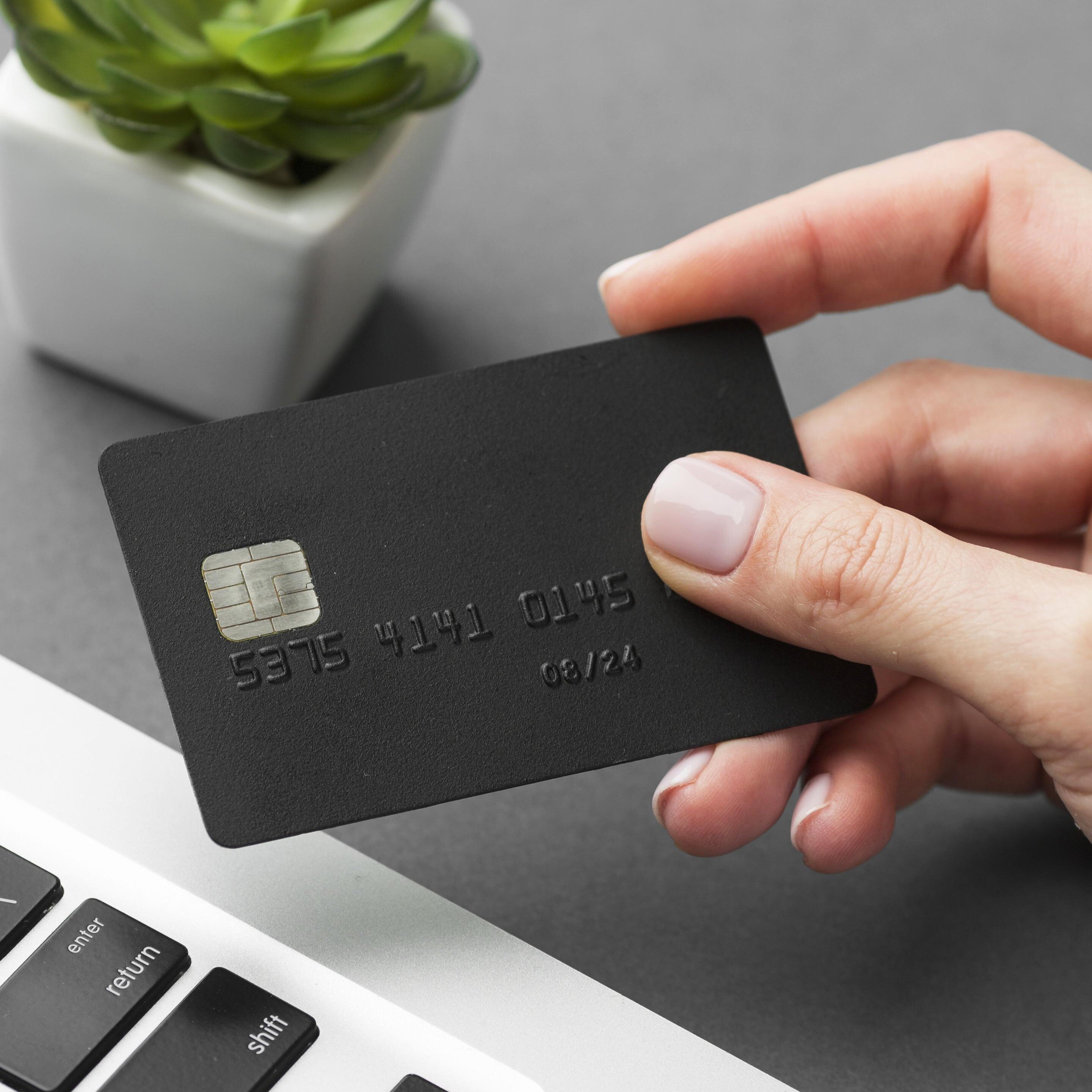 high-view-laptop-black-shopping-card1